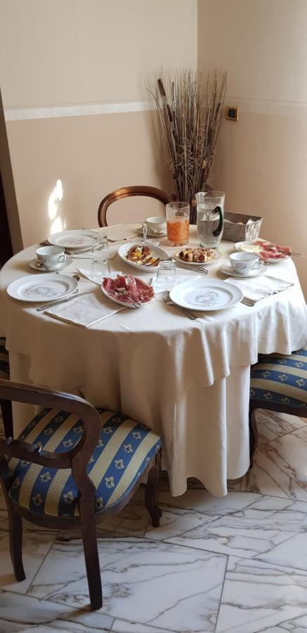 Villa Liberty Il Lauro Bed And Breakfast Pisa Bagian luar foto