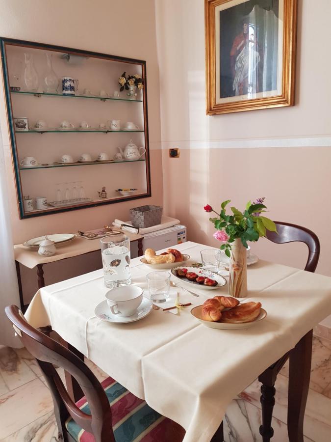 Villa Liberty Il Lauro Bed And Breakfast Pisa Bagian luar foto