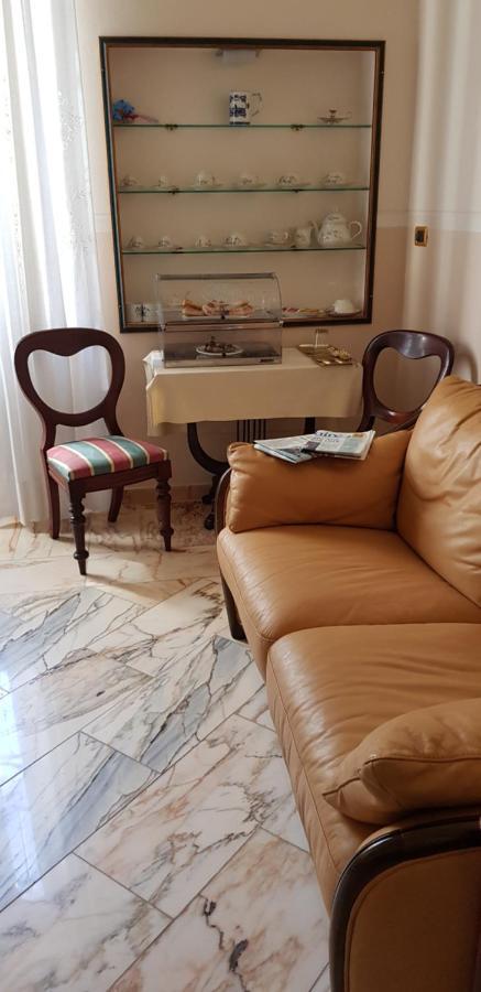 Villa Liberty Il Lauro Bed And Breakfast Pisa Bagian luar foto