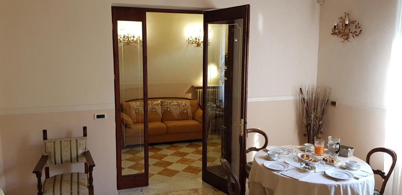 Villa Liberty Il Lauro Bed And Breakfast Pisa Bagian luar foto